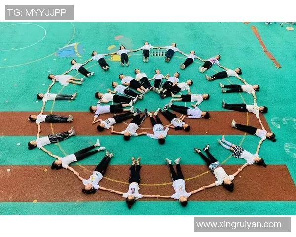 色彩斑斓的书包与足球的奇妙旅程探索青春的无限可能